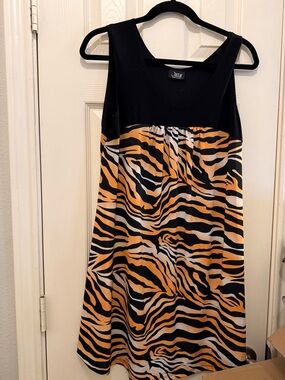 Jostar black and tiger print size large dress nwot